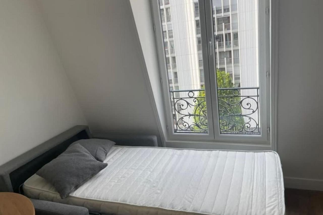 Bright With Balcony Apartment